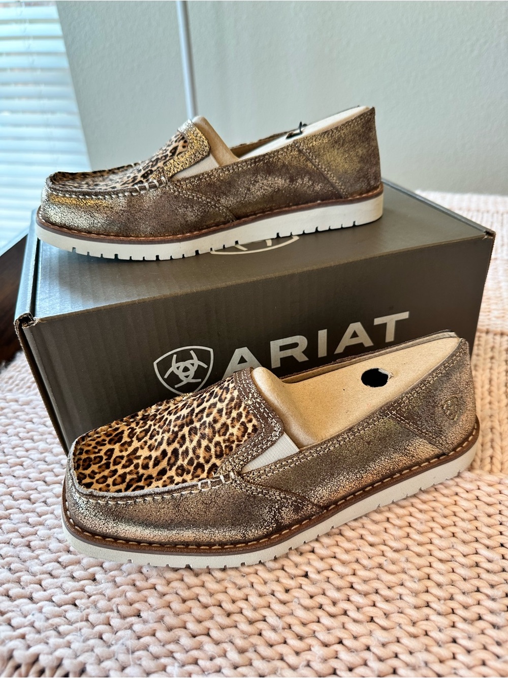 Ariat women’s cruiser easy flex slip on loafers golden brown mini leopard sz 8